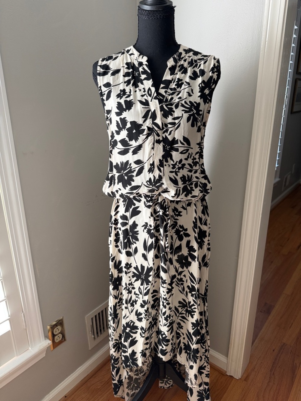 Tolani Black & White Sleeveless Floral Tie-Waist Maxi Dress